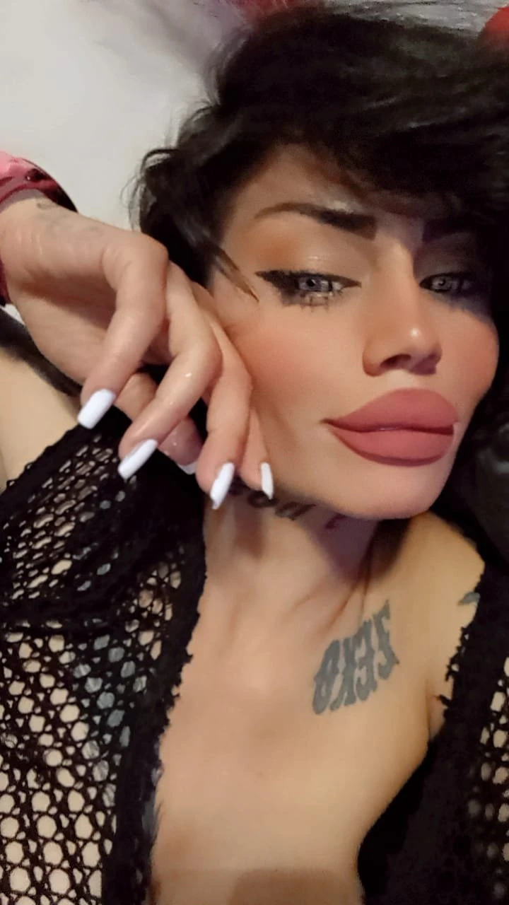 Katrin – Lebanese escort in Beirut — 14 / 23