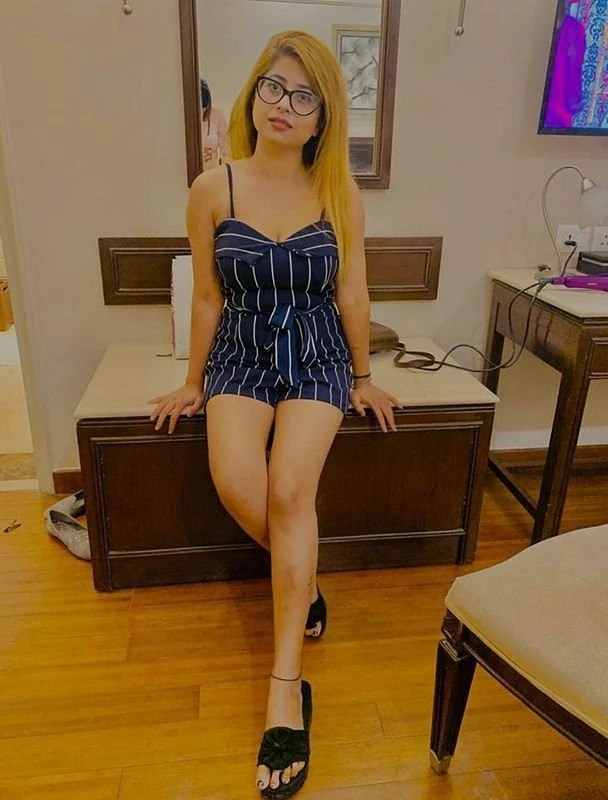 Ruchi Jha, Real Meet and Cum – Indian escort in Mumbai — 1 / 4