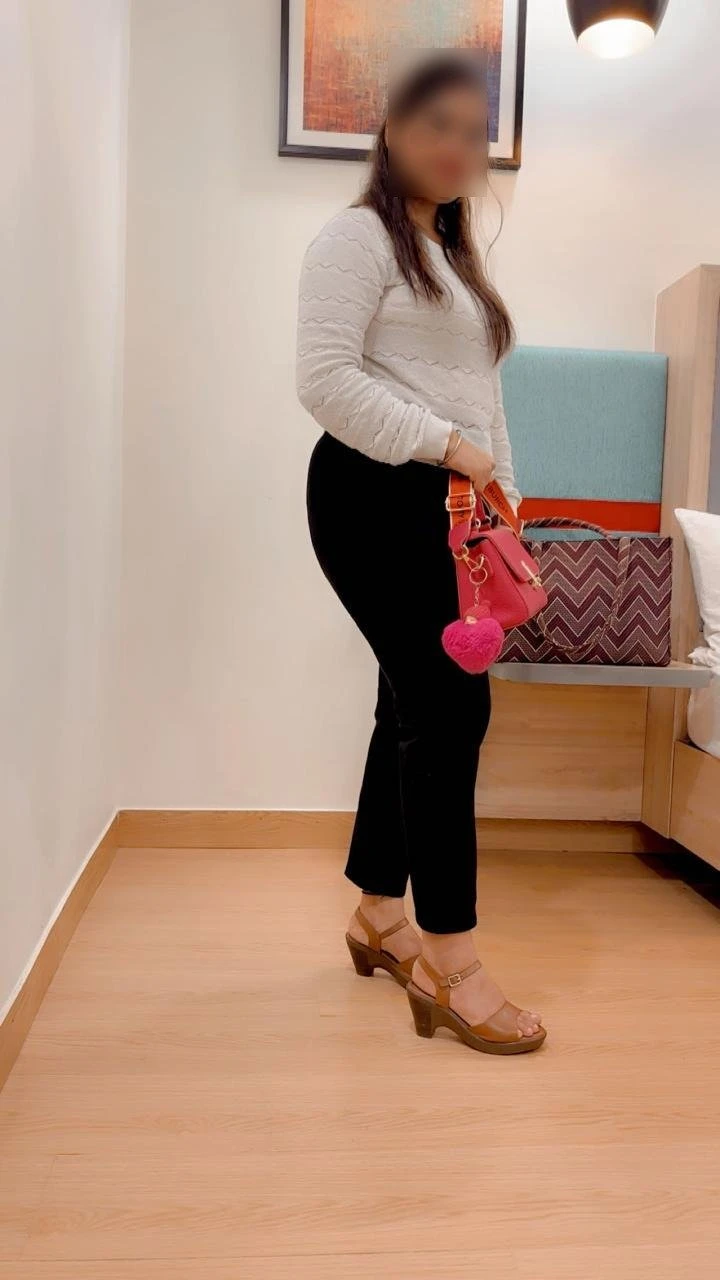 Soniya – Indian escort in Visakhapatnam — 8 / 9