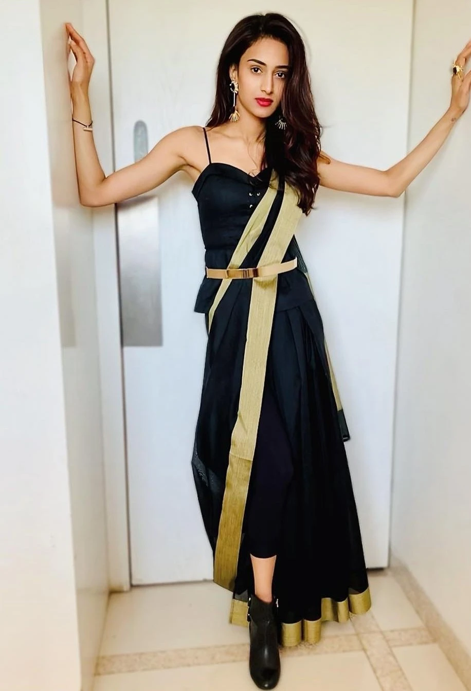 Independent Pratiksha Es ! Text for Fun – Indian escort in Pune — 1 / 3