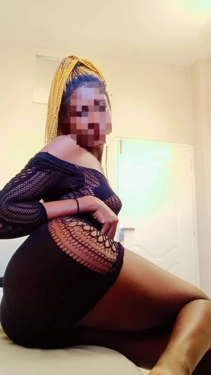 Taylor – South African escort in New Delhi — 2 / 5