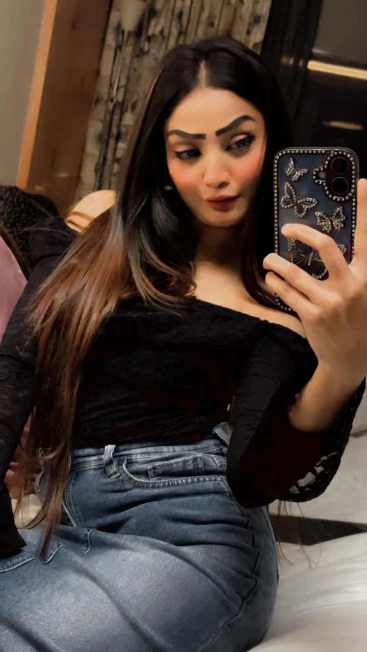 Jiya Khan – Indian escort in Hyderabad — 4 / 12