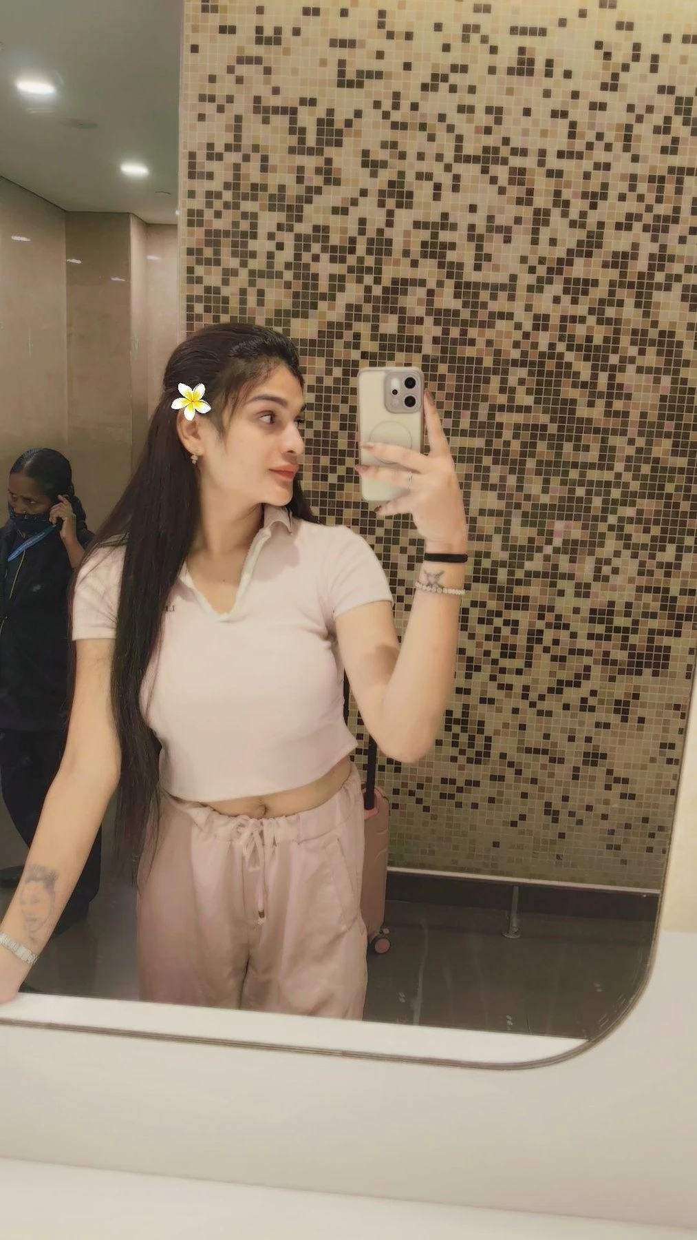 Kavya – Indian escort in Hyderabad — 5 / 6