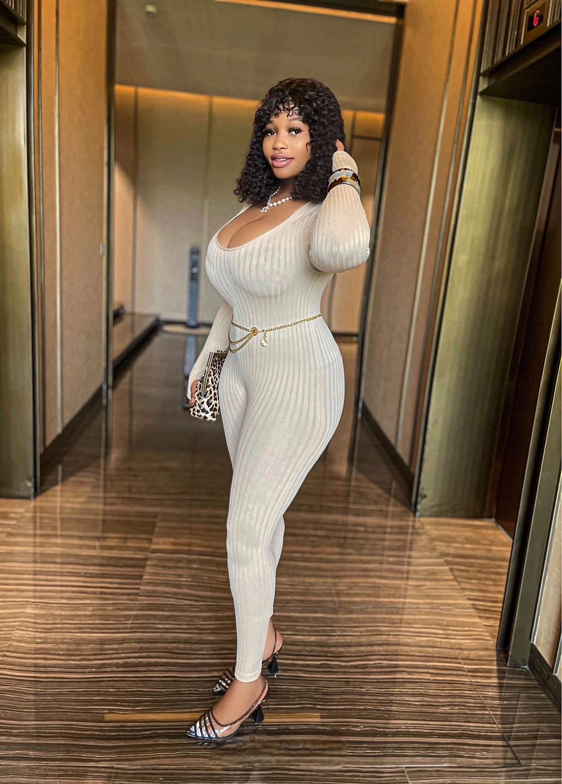 Juicy Berry With Curvy Ass Big Melons – Angolan escort in New Delhi — 2 / 6