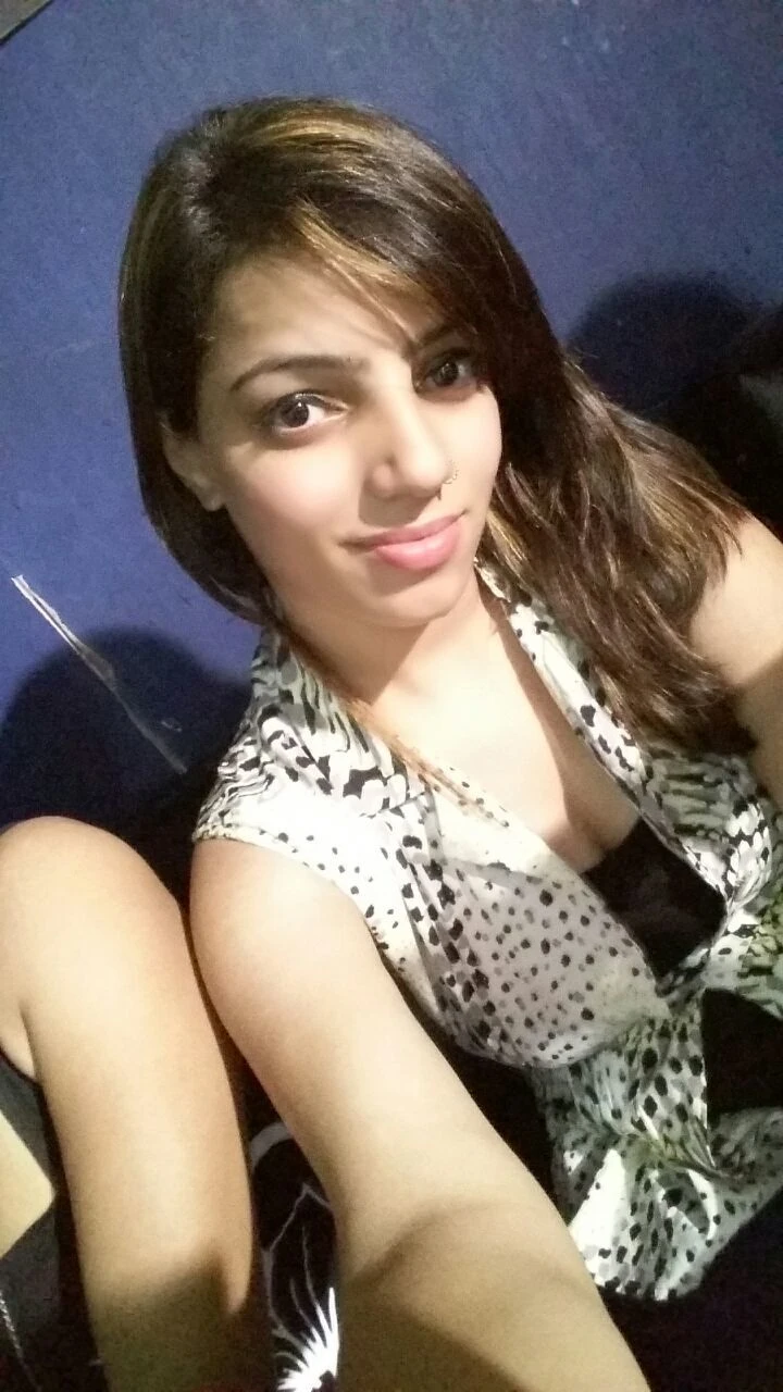 Neha – Indian escort in New Delhi — 1 / 2