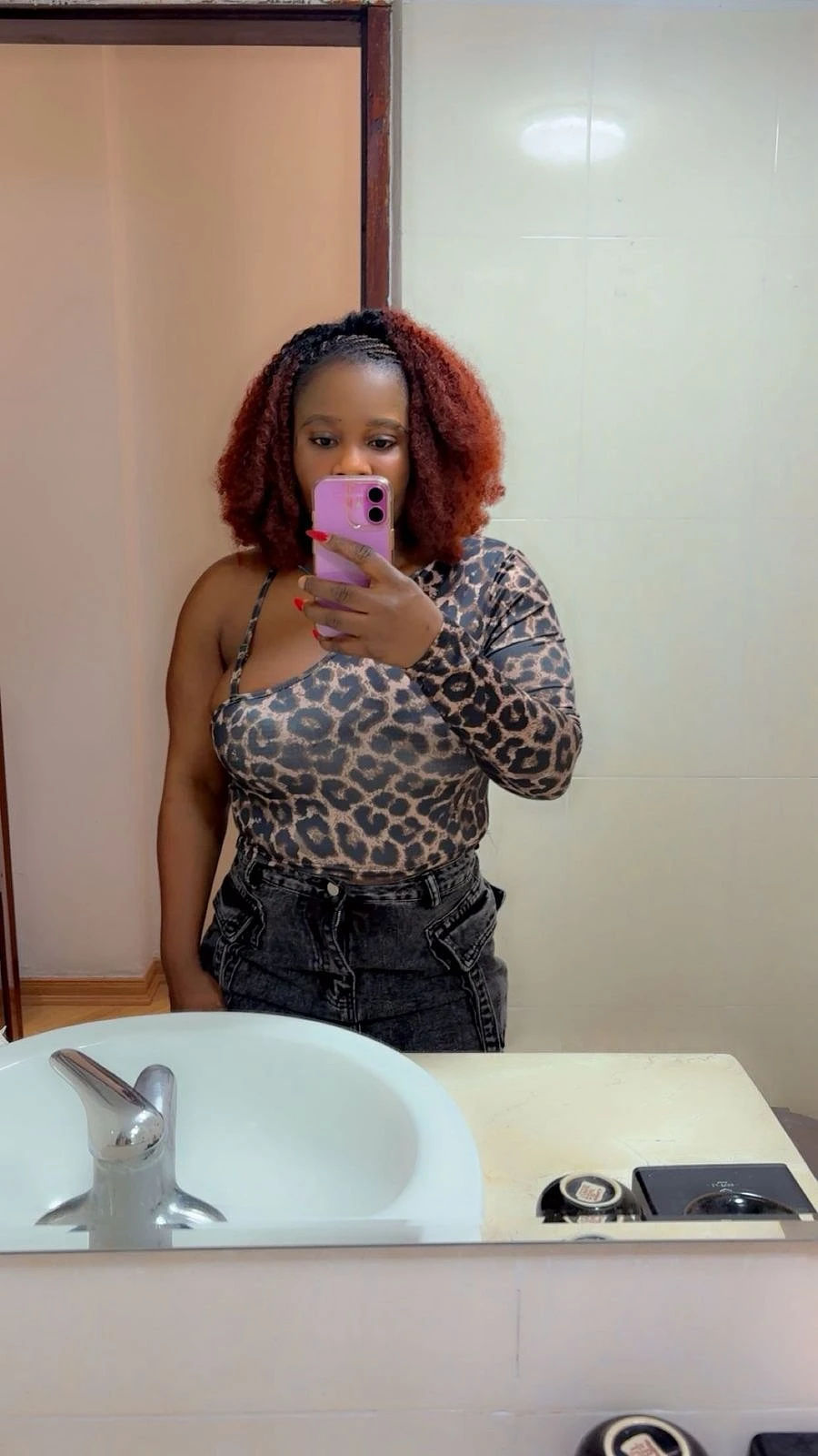 Sophia – Ugandan escort in Hanoi — 3 / 4