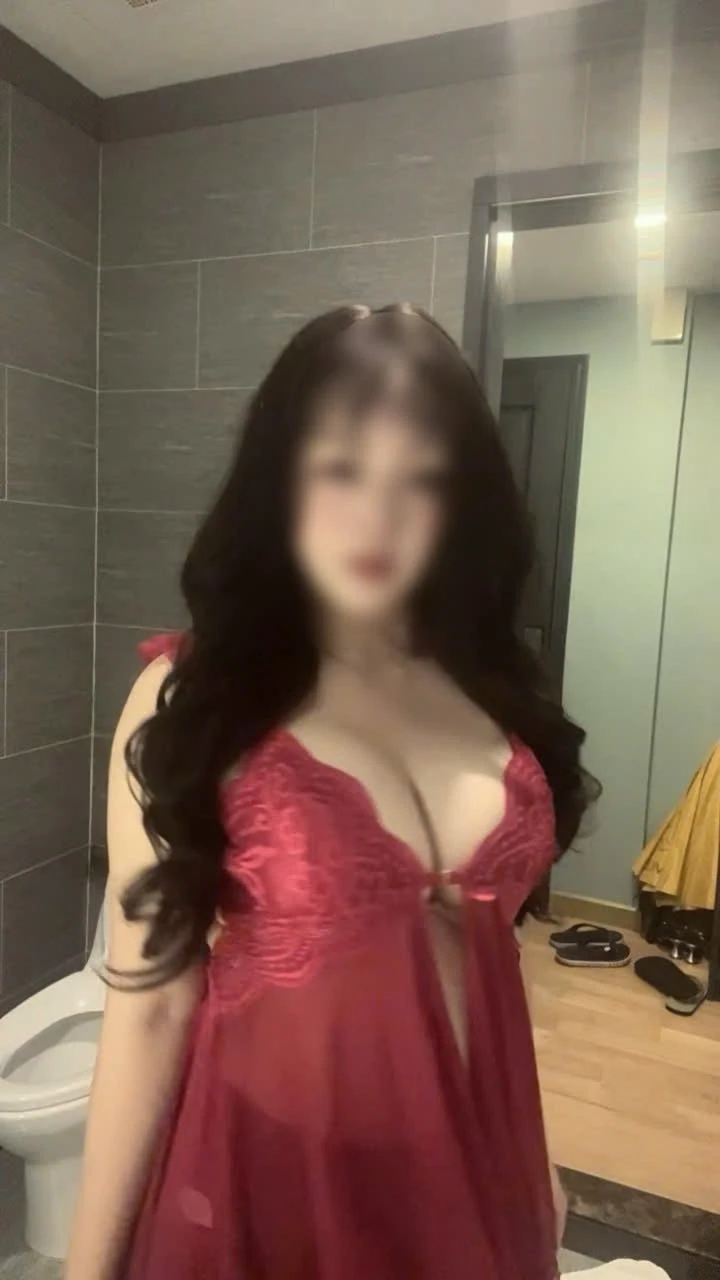 Vittoria – Vietnamese escort in Hanoi — 3 / 5
