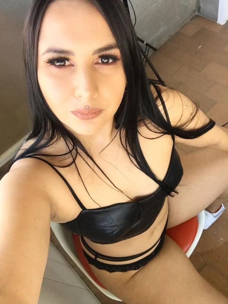 Daniela – Venezuelan escort in Malta — 13 / 14