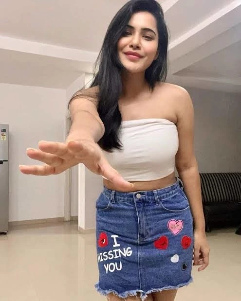 Kavya – Indian escort in Hyderabad — 2 / 3