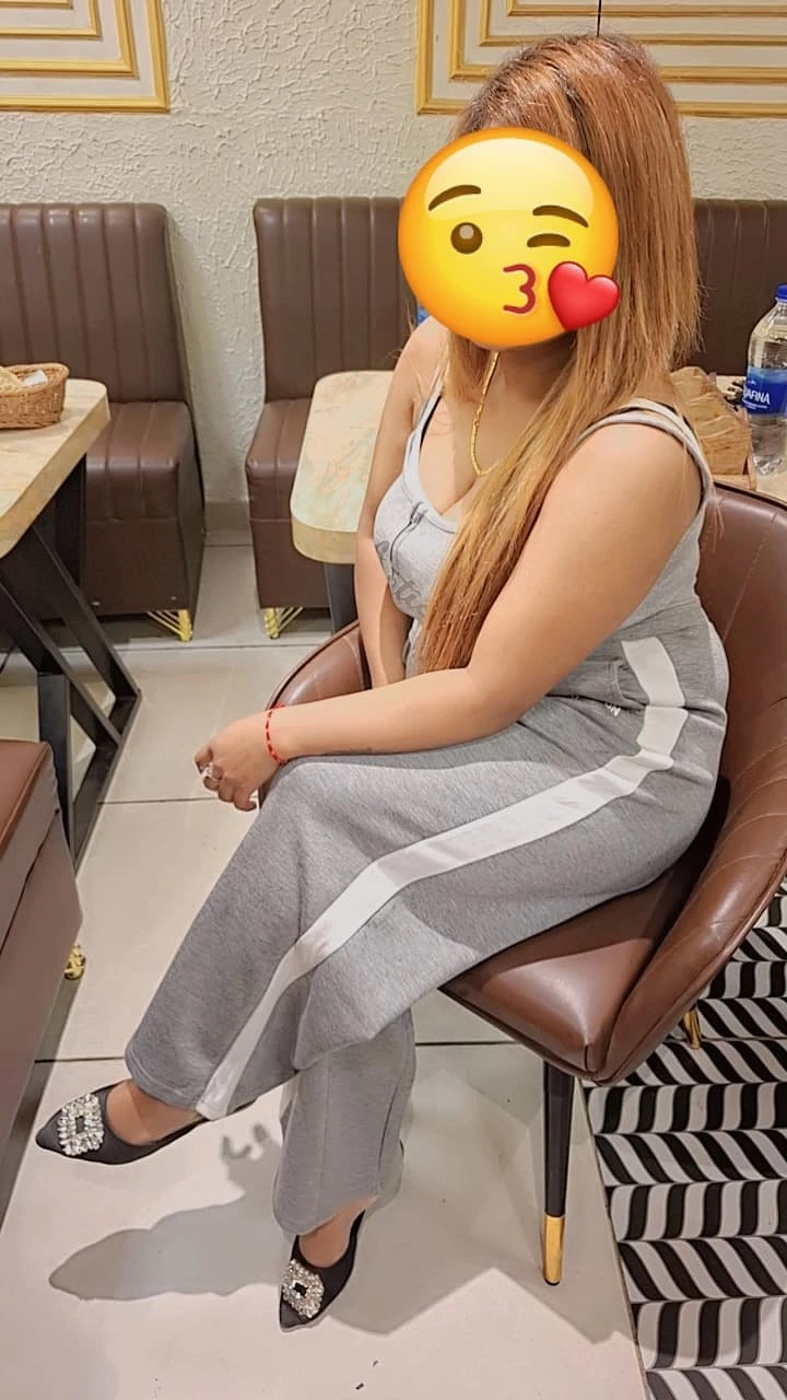 Janvi Sharma – Indian escort in Noida — 2 / 3