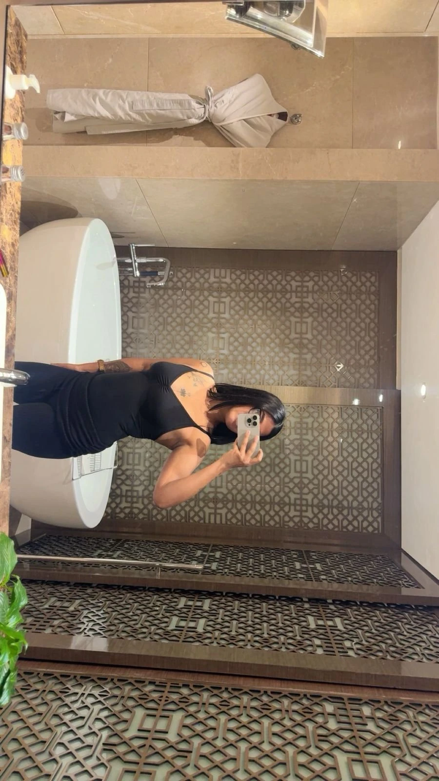 Independent Jenny Few Days for Uuu – Indian escort in Mumbai — 7 / 9