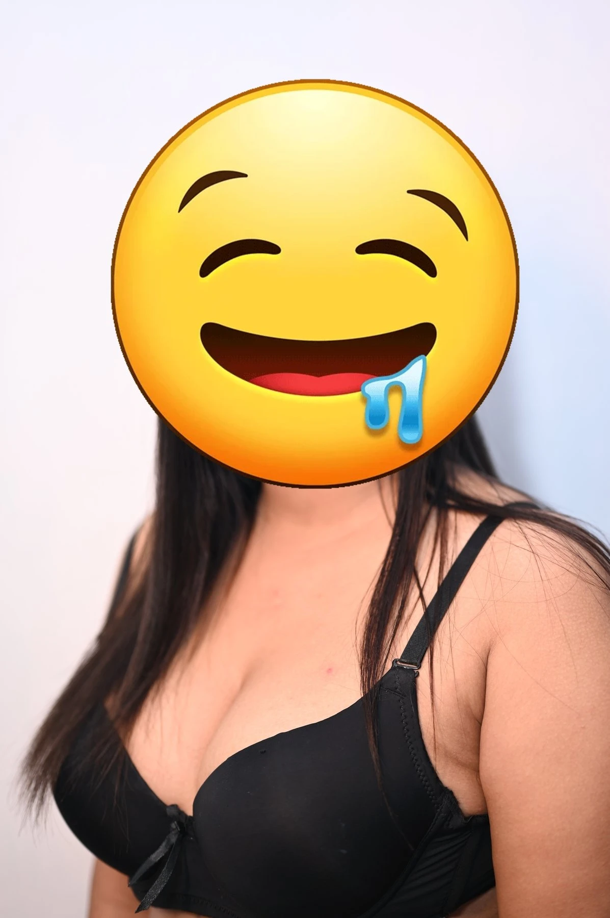 V. I. P Cam Prachi – Indian escort in New Delhi — 2 / 3