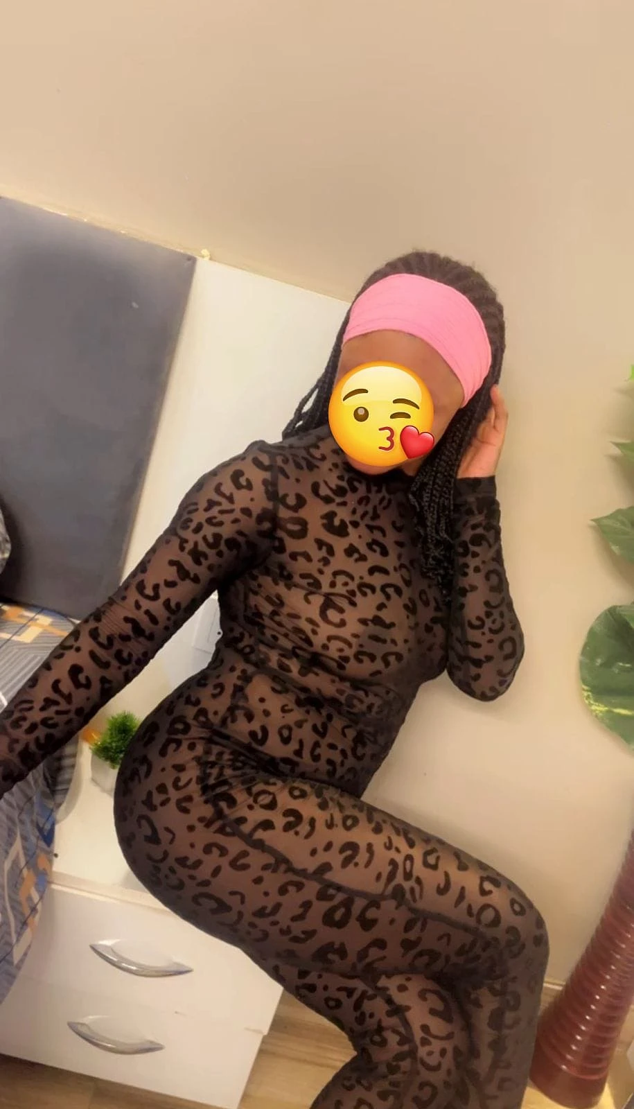 African Girl Escort 🌬️AC Room 🥶🌬️ – South African escort in Noida — 4 / 8