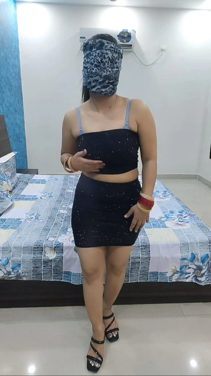 Aruhi Housewife Independent in Delhi – Indian escort in New Delhi — 2 / 4