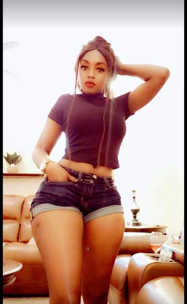 Marion Shana – Central African escort in New Delhi — 1 / 4