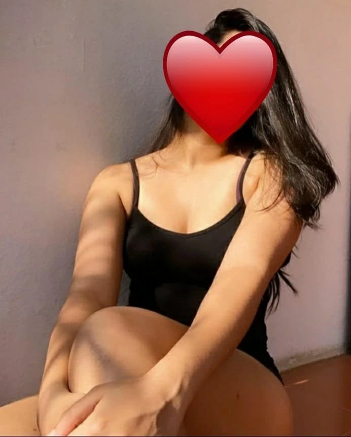 Kavya Real Meet – Indian escort in New Delhi — 1 / 3