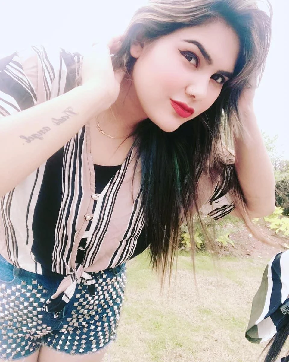 Ruchi Singh – Indian escort in Mumbai — 2 / 4