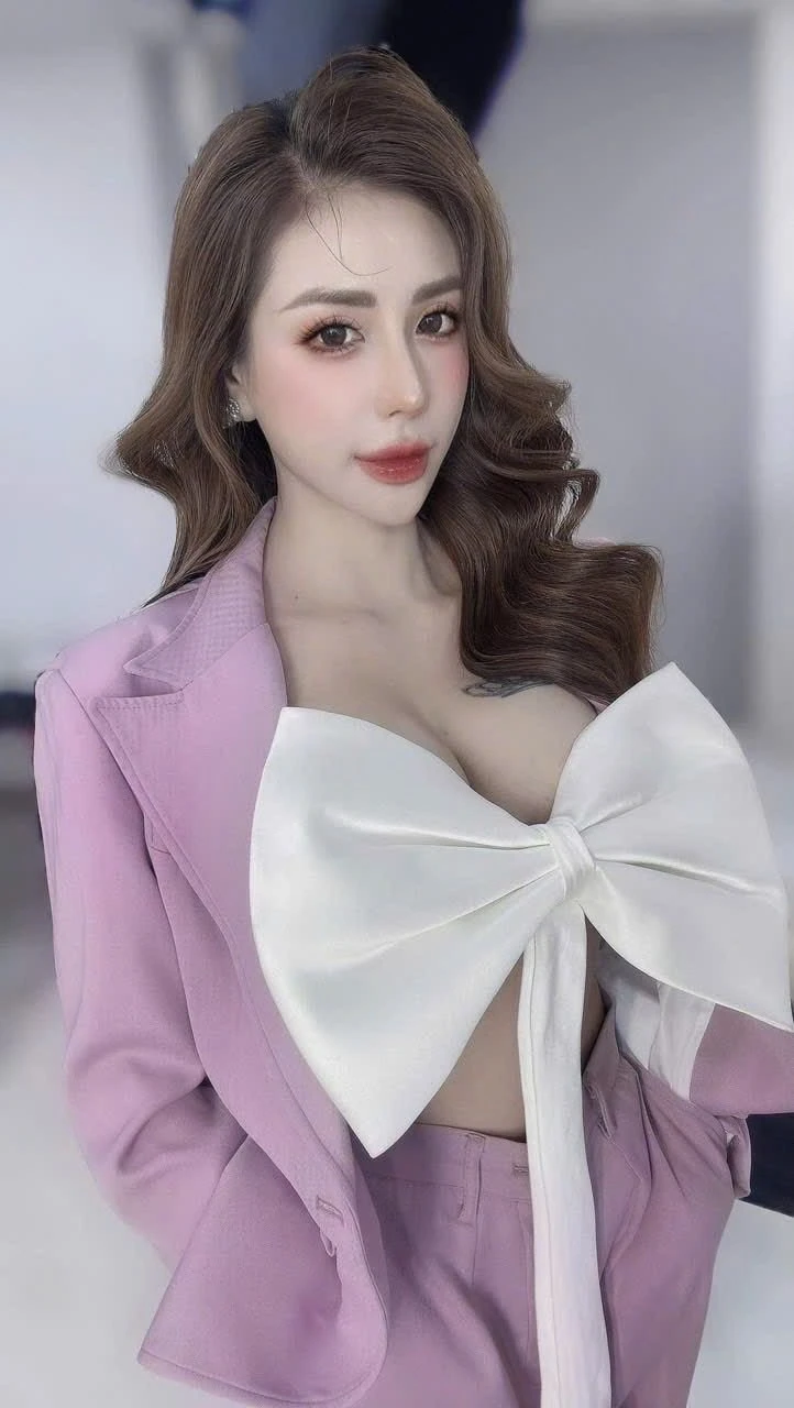 Lily – Vietnamese escort in Ho Chi Minh City — 5 / 9