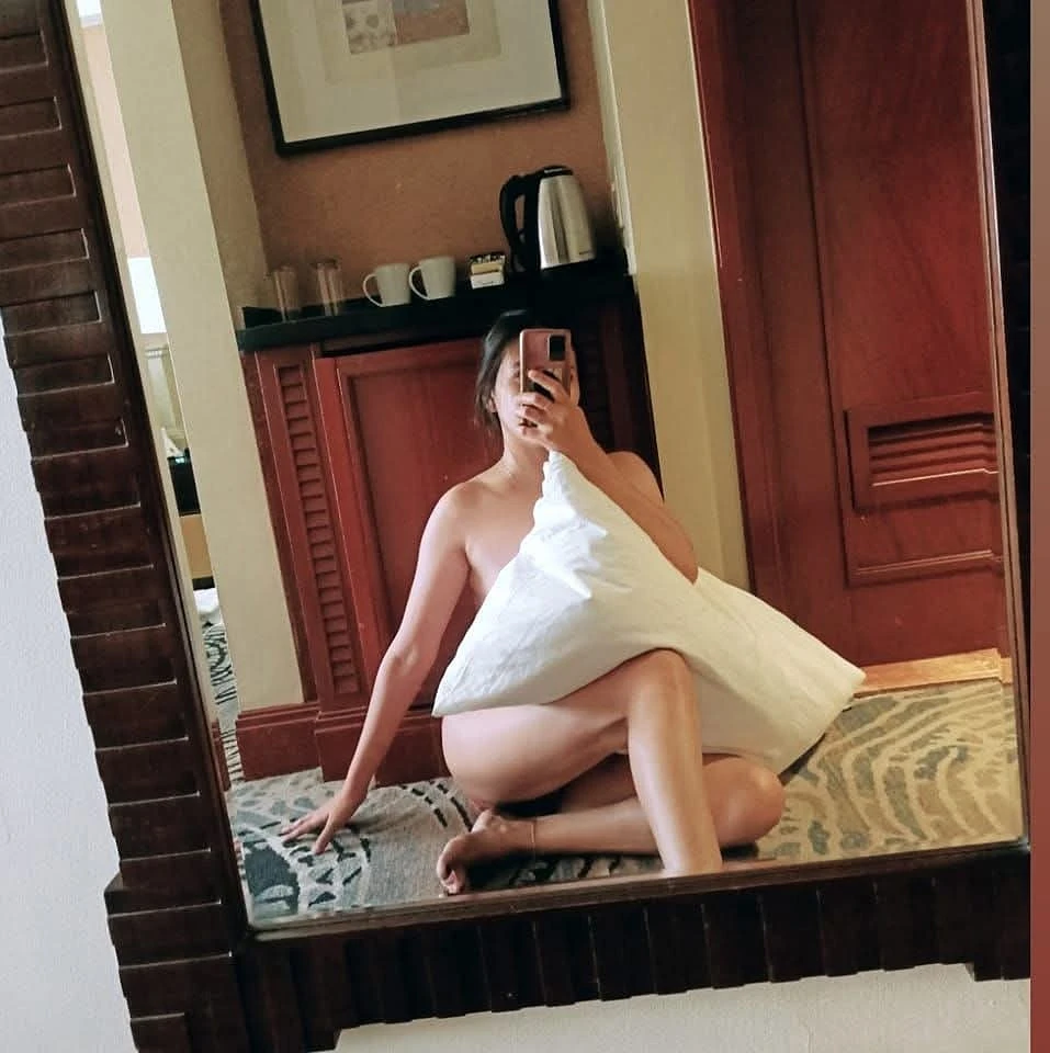 MINA- the hottest babe in town – Singaporean escort in Mumbai — 6 / 16