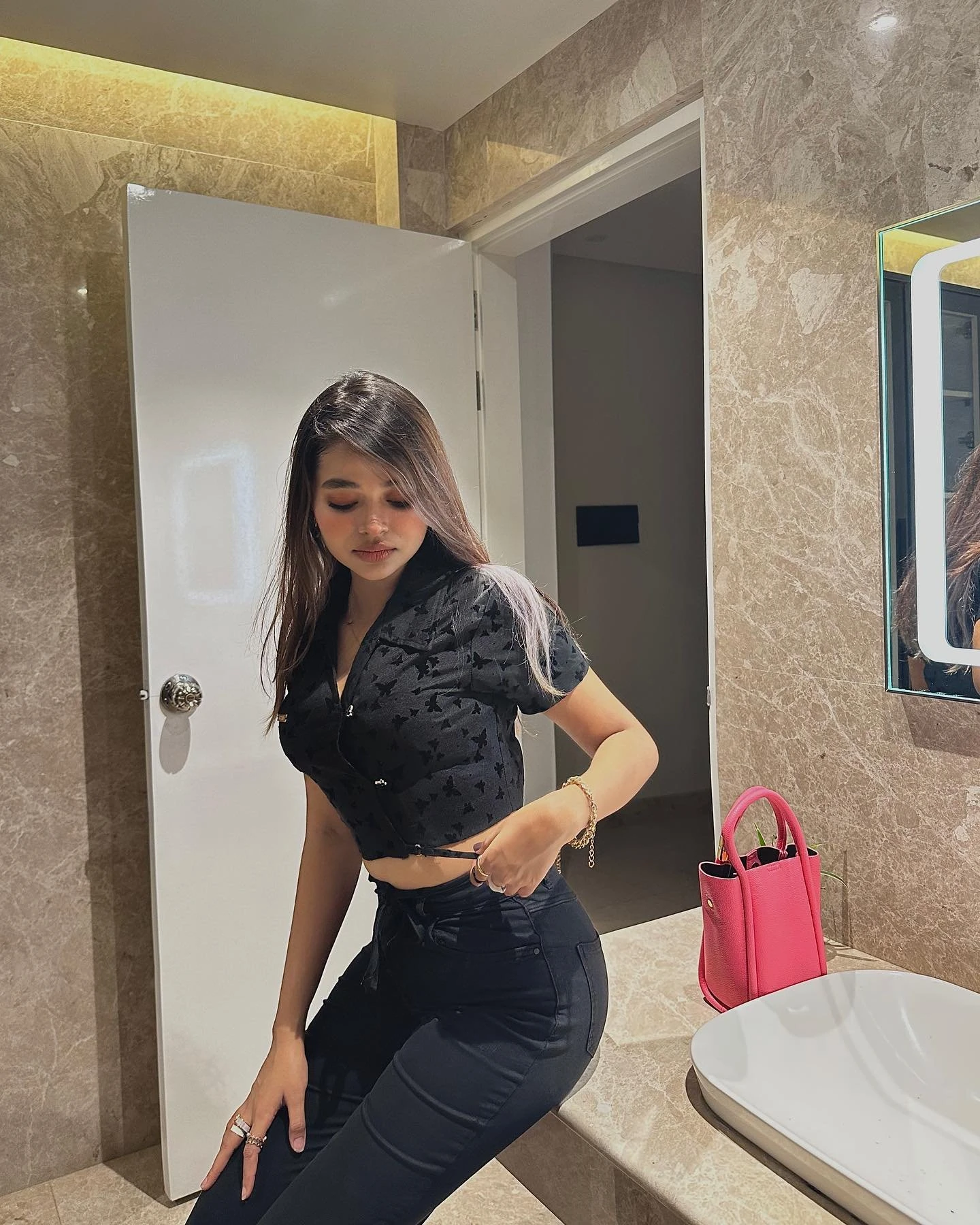 Sakshi Pandey – Indian escort in Manali — 4 / 8