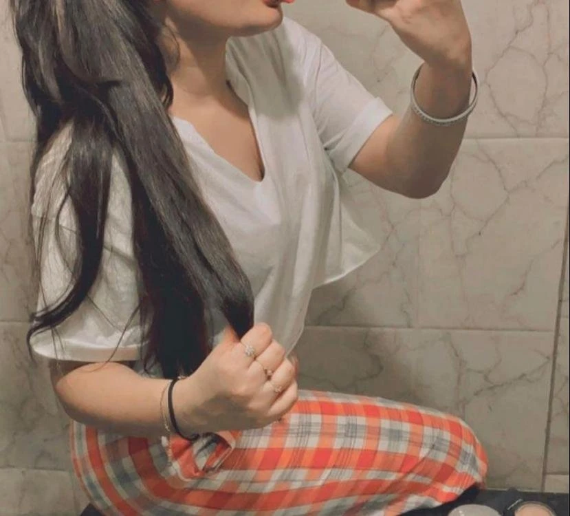 Deshani Cam Girl – Sri Lankan escort in Colombo — 3 / 5