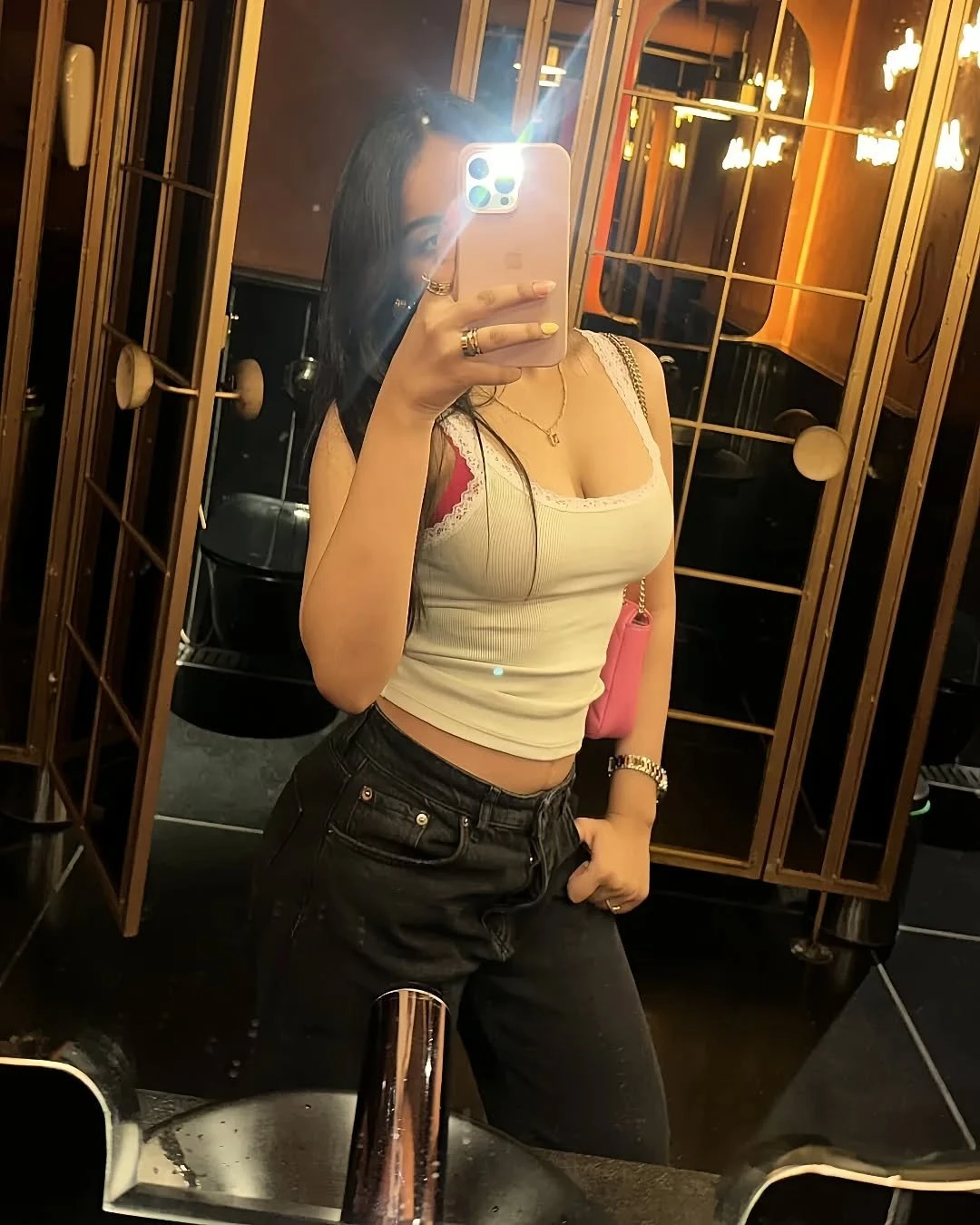 Shreya – Indian escort in Nashik — 2 / 3