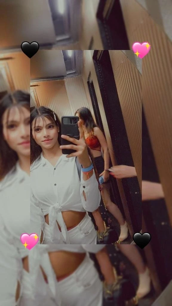 Urfi – Indian escort in New Delhi — 2 / 5