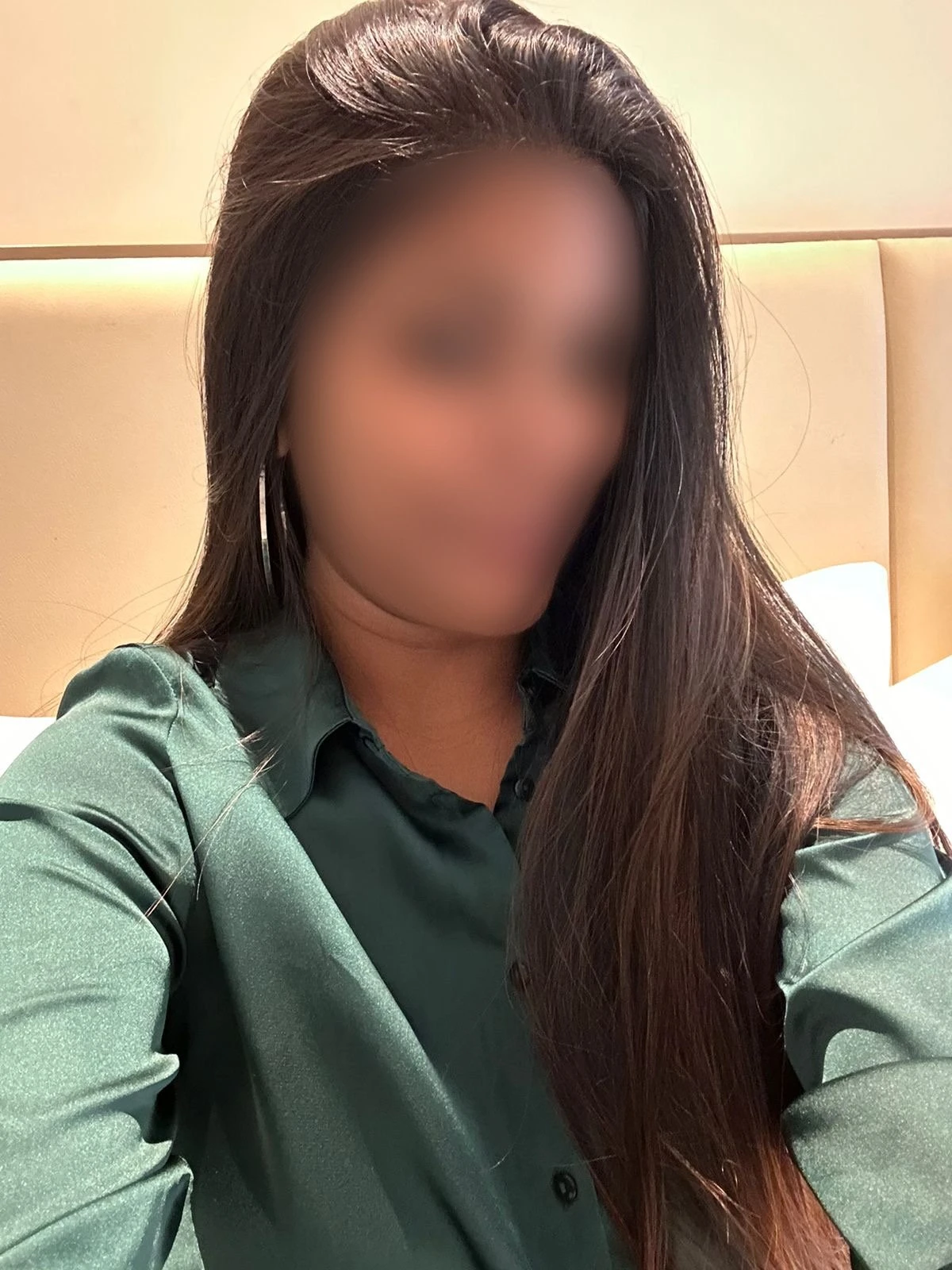 Queen Zoya Real Meet & Camshow – Indian escort in Mumbai — 4 / 10