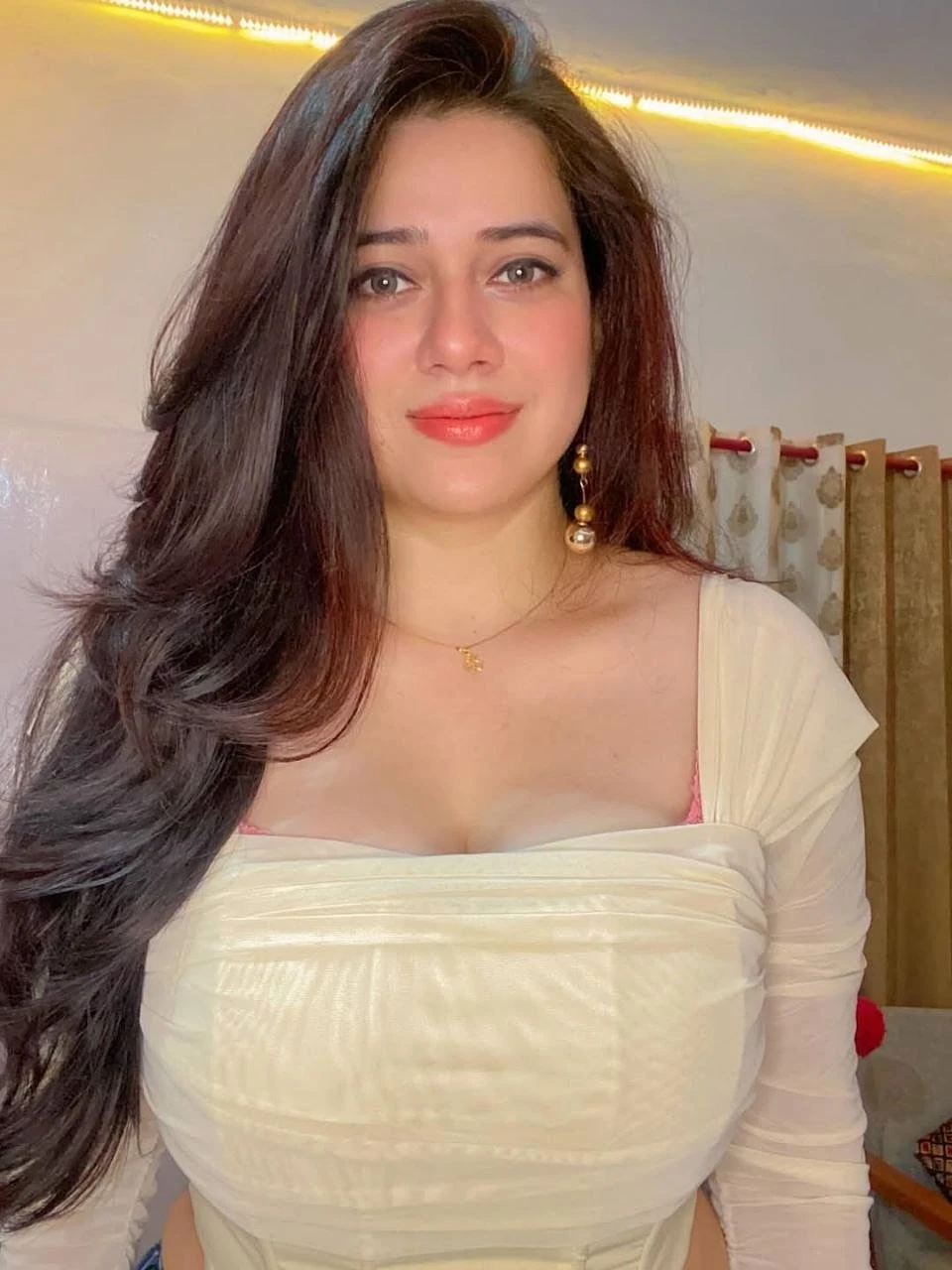 Kavya – Indian escort in Mumbai — 1 / 4