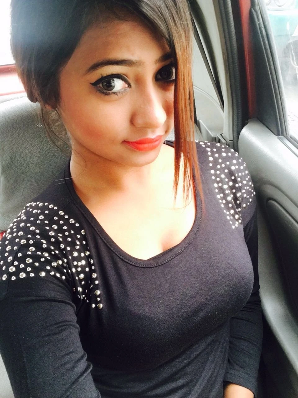 Julie – Indian escort in Kolkata — 2 / 5