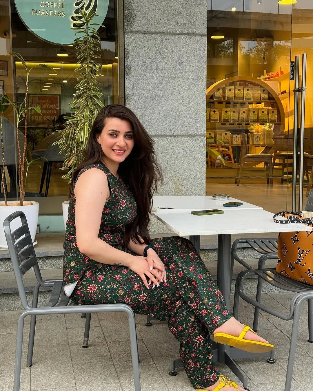 Divyanshi – Indian escort in Navi Mumbai — 4 / 5