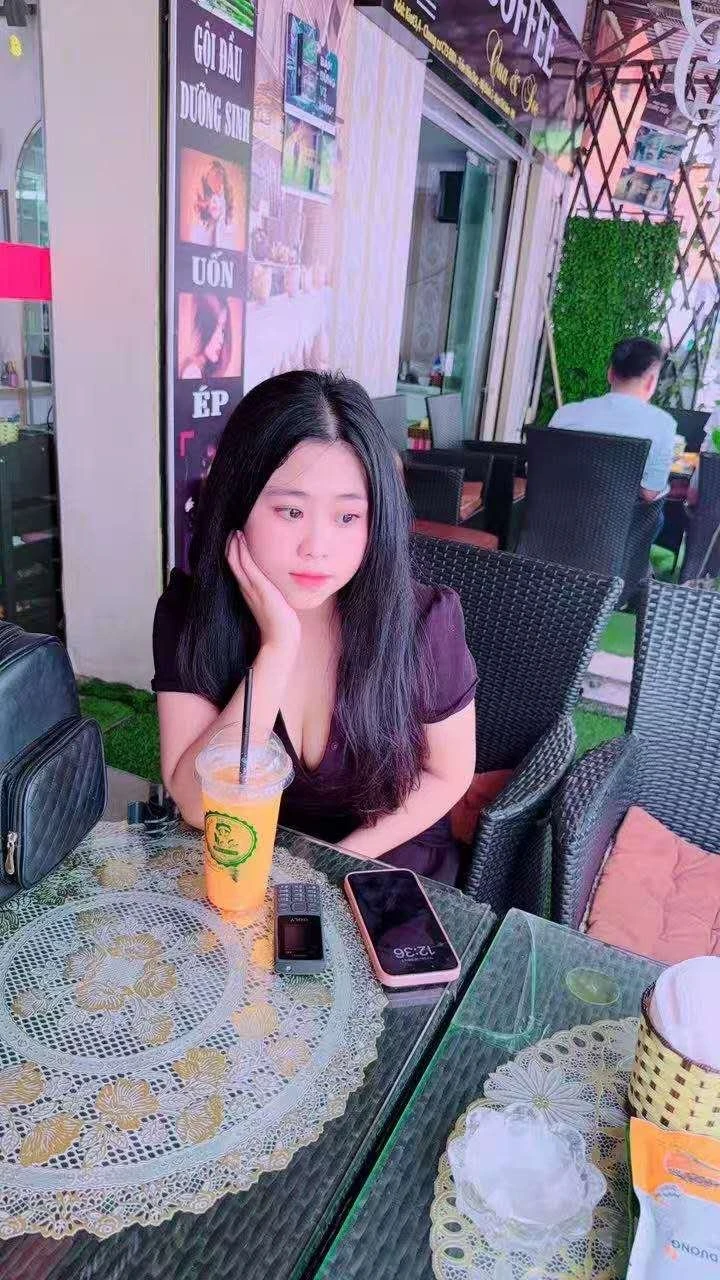 Yiuyiu – Vietnamese escort in Hanoi — 2 / 5
