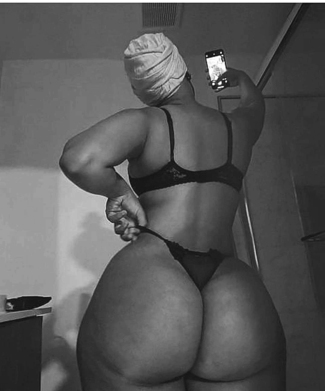 TINA – Equatorial Guinean escort in New Delhi — 16 / 25