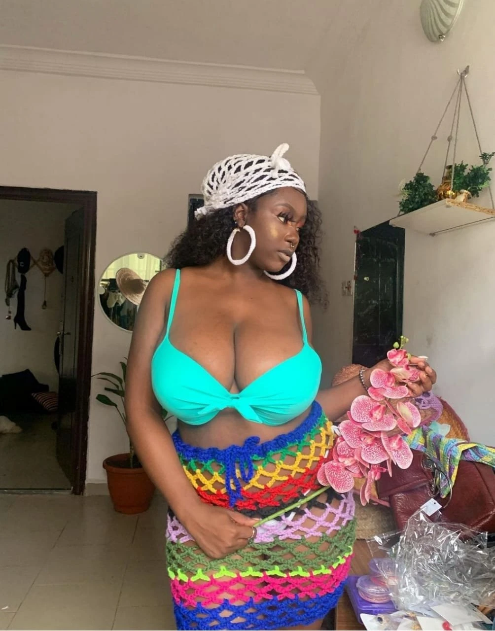 Aisha – Zambian escort in Hyderabad — 2 / 3