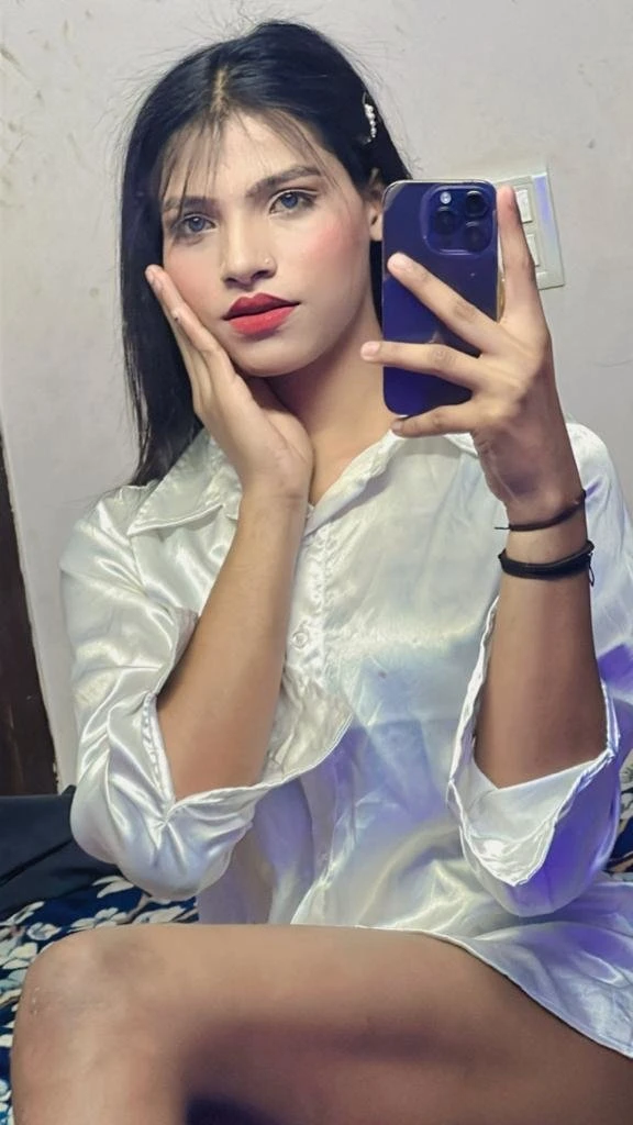 Urfi – Indian escort in New Delhi — 3 / 5