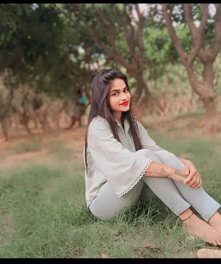 Taniya – Indian escort in New Delhi — 2 / 3