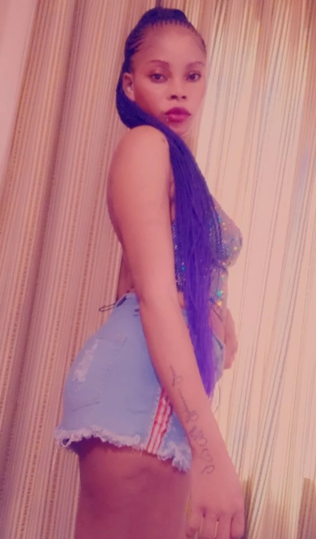Cute Reina – South African escort in New Delhi — 1 / 9