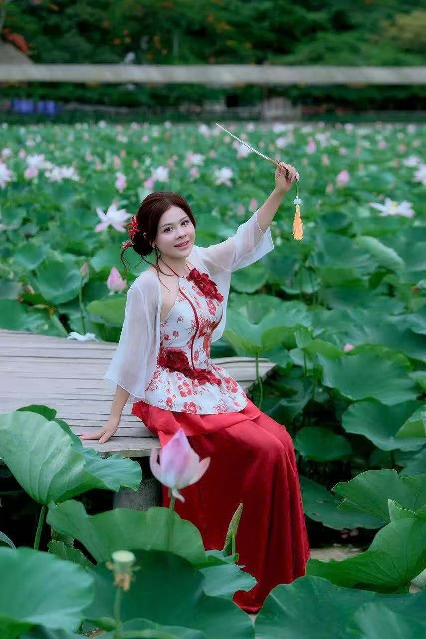 Luna – Vietnamese escort in Hanoi — 2 / 6