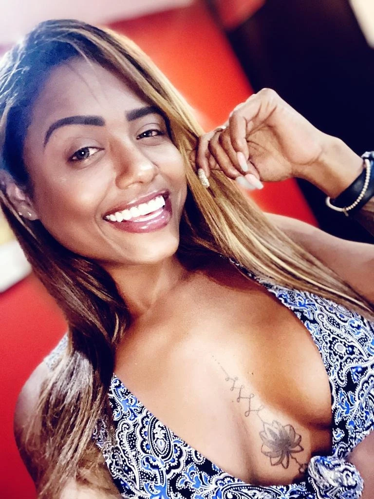 Luna – Cuban escort in Malta — 2 / 15