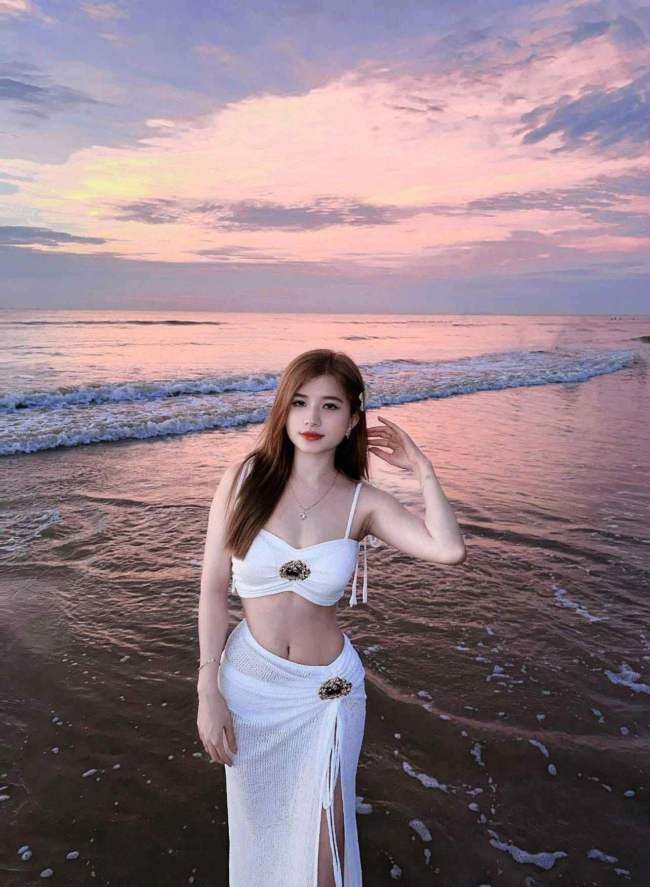 Anglela – Albanian escort in Malta — 5 / 7