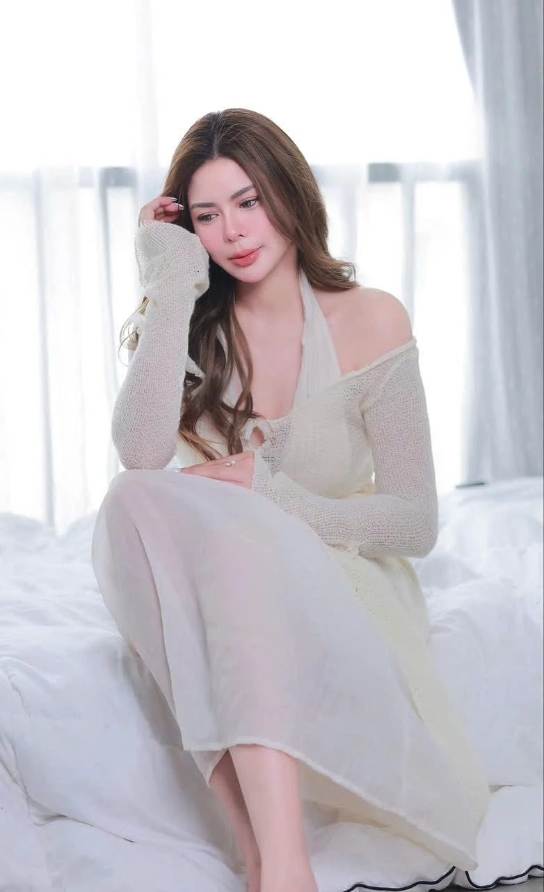Kelly – Vietnamese escort in Ho Chi Minh City — 3 / 9