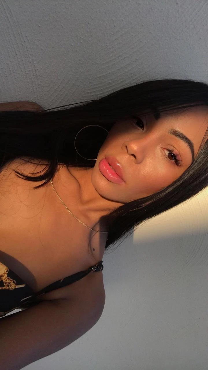 Charlotte – Colombian escort in Malta — 15 / 18