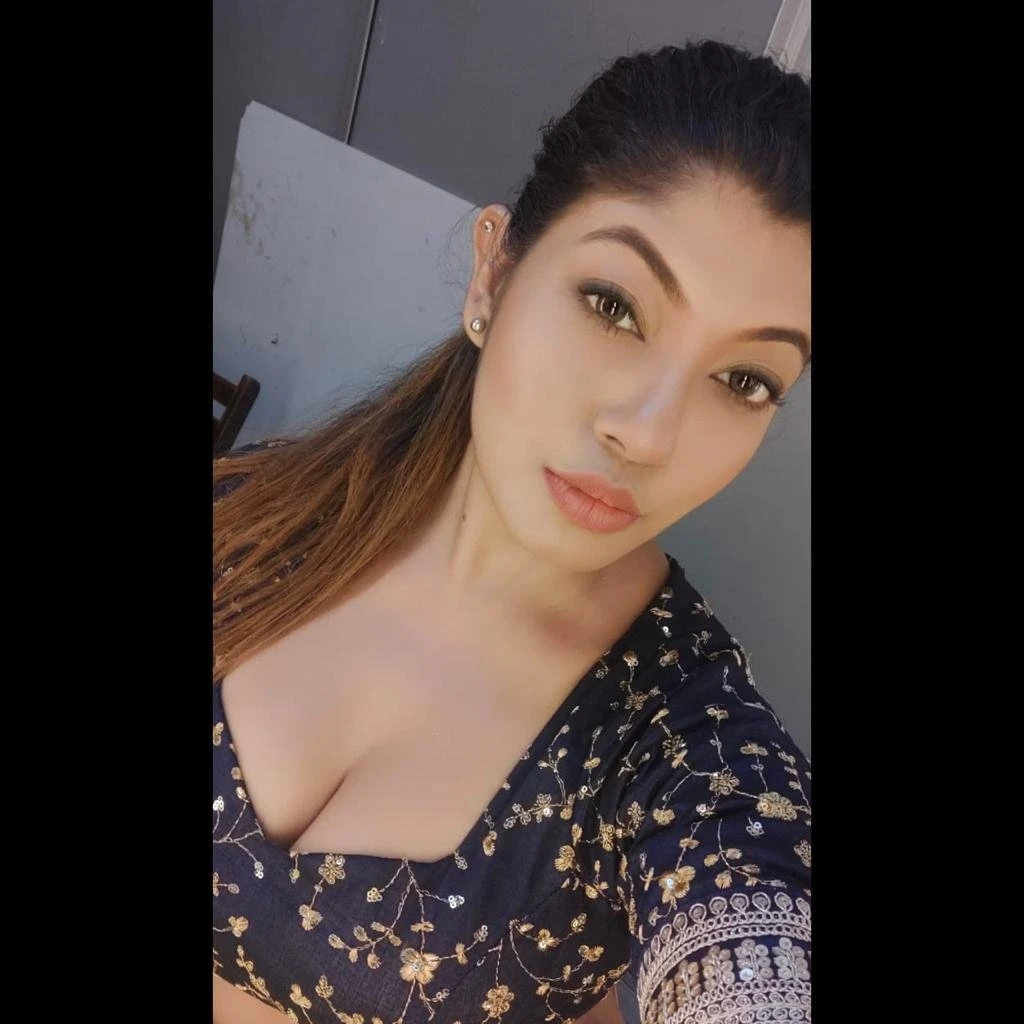 Only Cam and Real Meet – Indian escort in Mumbai — 5 / 7