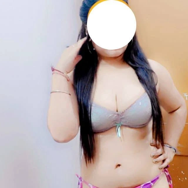 Real Meet Sexy Deepika Bhabhi – Indian escort in Indore — 2 / 9