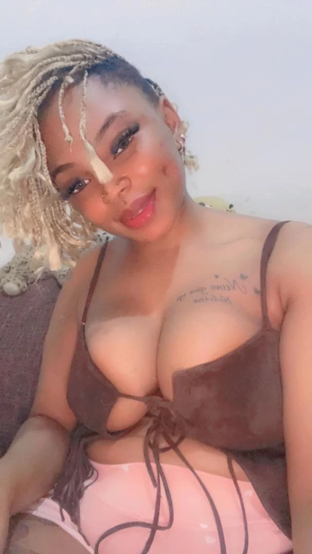 Hanann – Central African adult performer in Beirut — 2 / 4