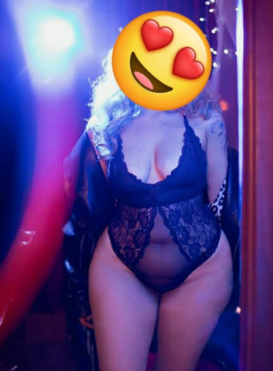 Veronica (Live Cam Show) – Indian masseuse in New Delhi — 5 / 6