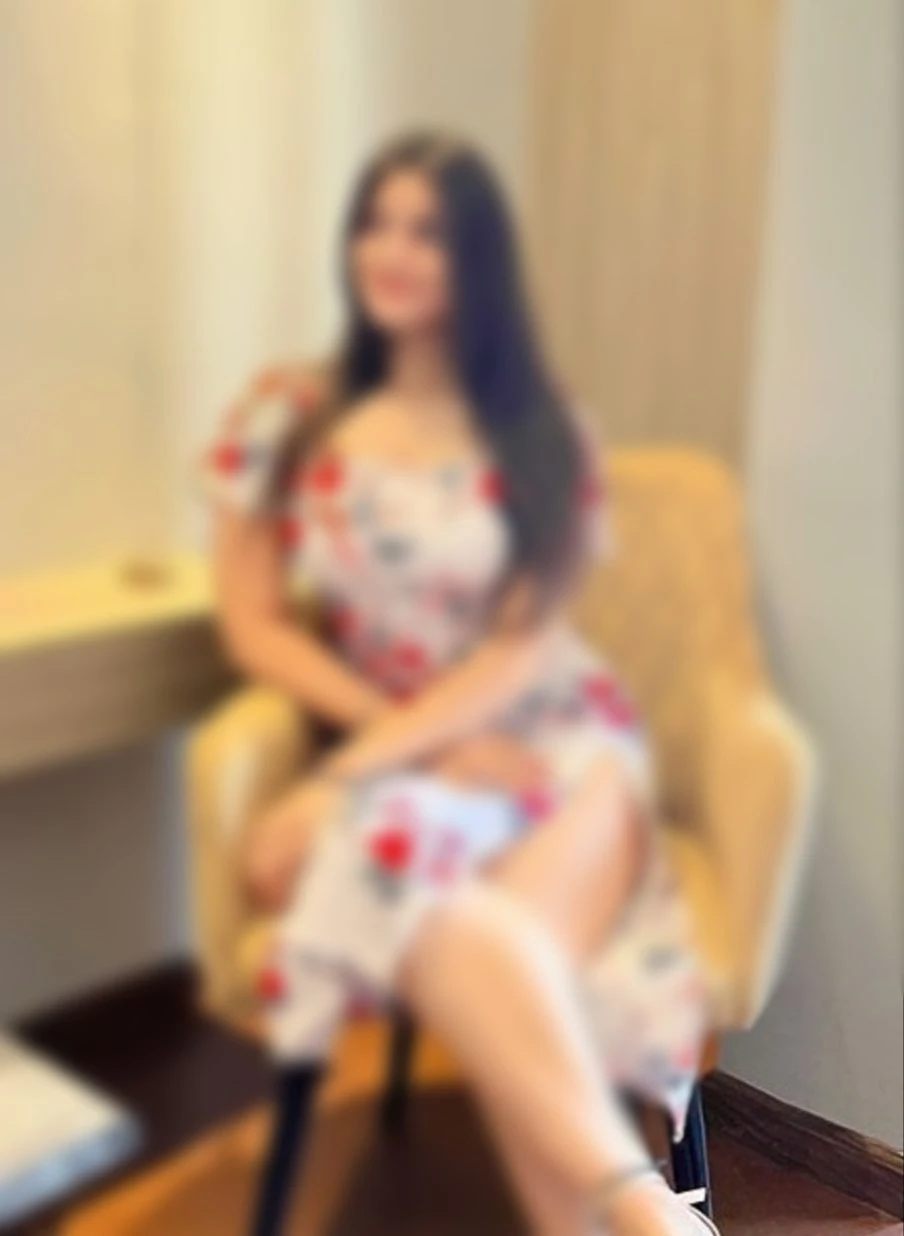 Aayushi – Indian escort in Mumbai — 1 / 2