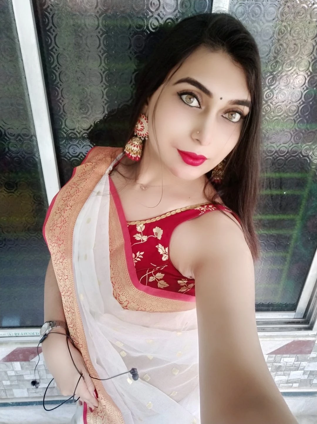 Cam $ and Real Meet – escort in Kolkata — 3 / 4