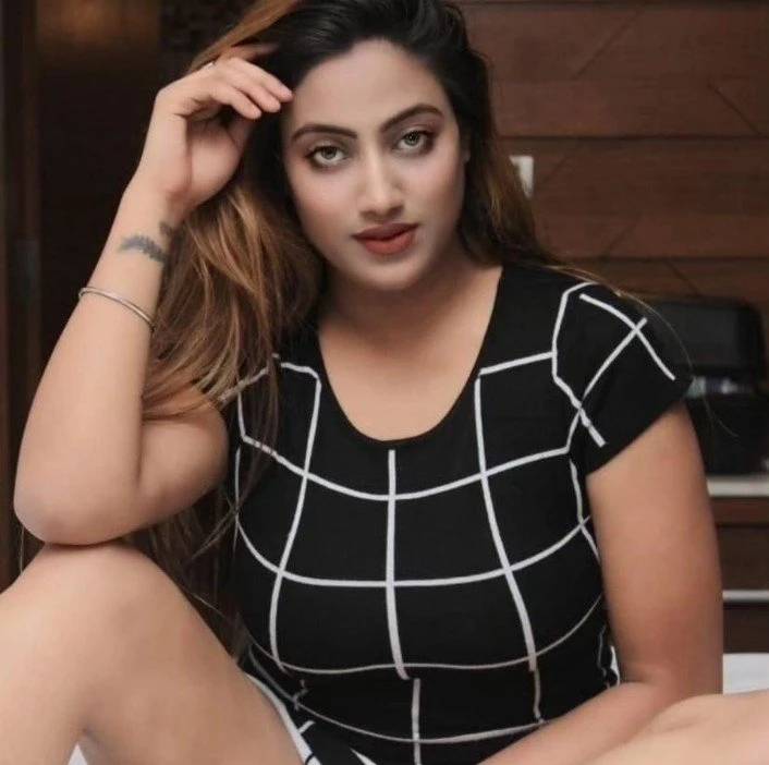 Sanjana Real Meet & Cam Session, Escort – Indian escort in Mumbai — 3 / 4
