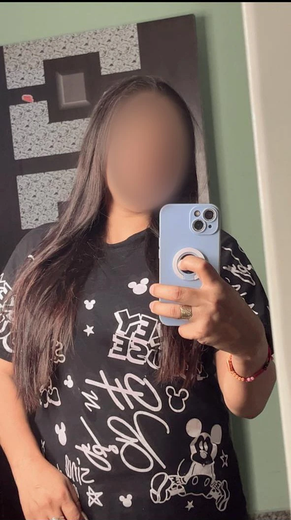 Juli Thakur Chhatarpur in Call – Indian escort in New Delhi — 2 / 5